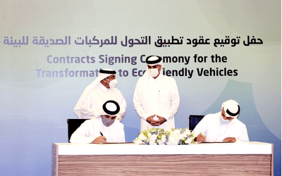Contract signing by executive officials from QFZA in the presence of Prime Minister and Minister of Interior,
