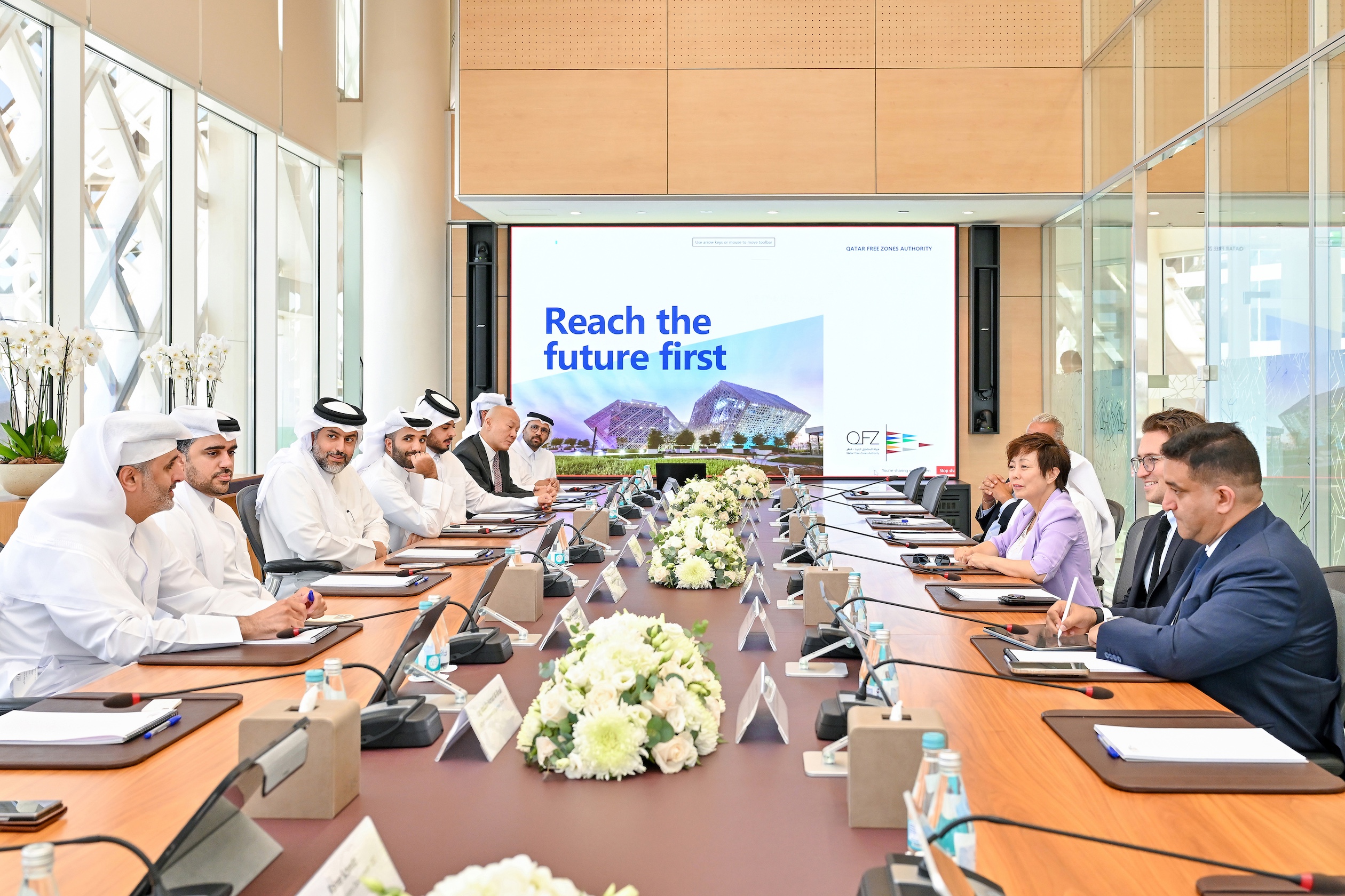 QFZ CEO H.E. Sheikh Mohammed Bin Hamad Bin Faisal Al-Thani meeting with Ms. Stella Li, Executive Vice President and CEO of BYD, and the BYD delegation at Business Innovation Park